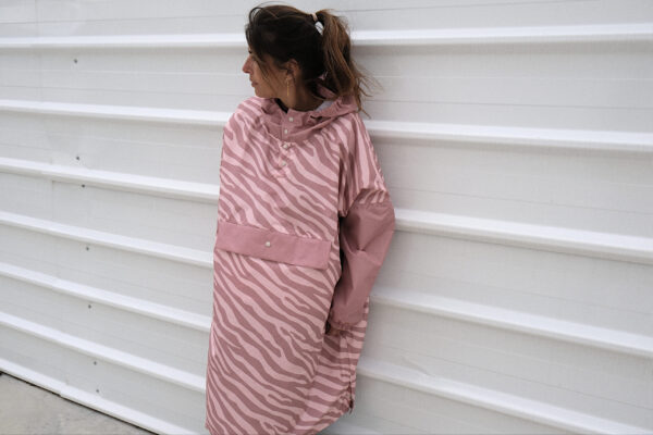 Vihmapontšo I  Pink Zebra