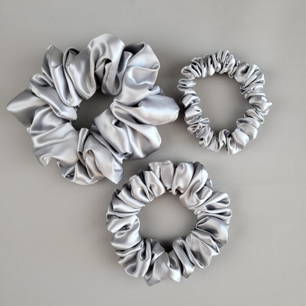 Mönna siidist patsikumm | Silver Grey